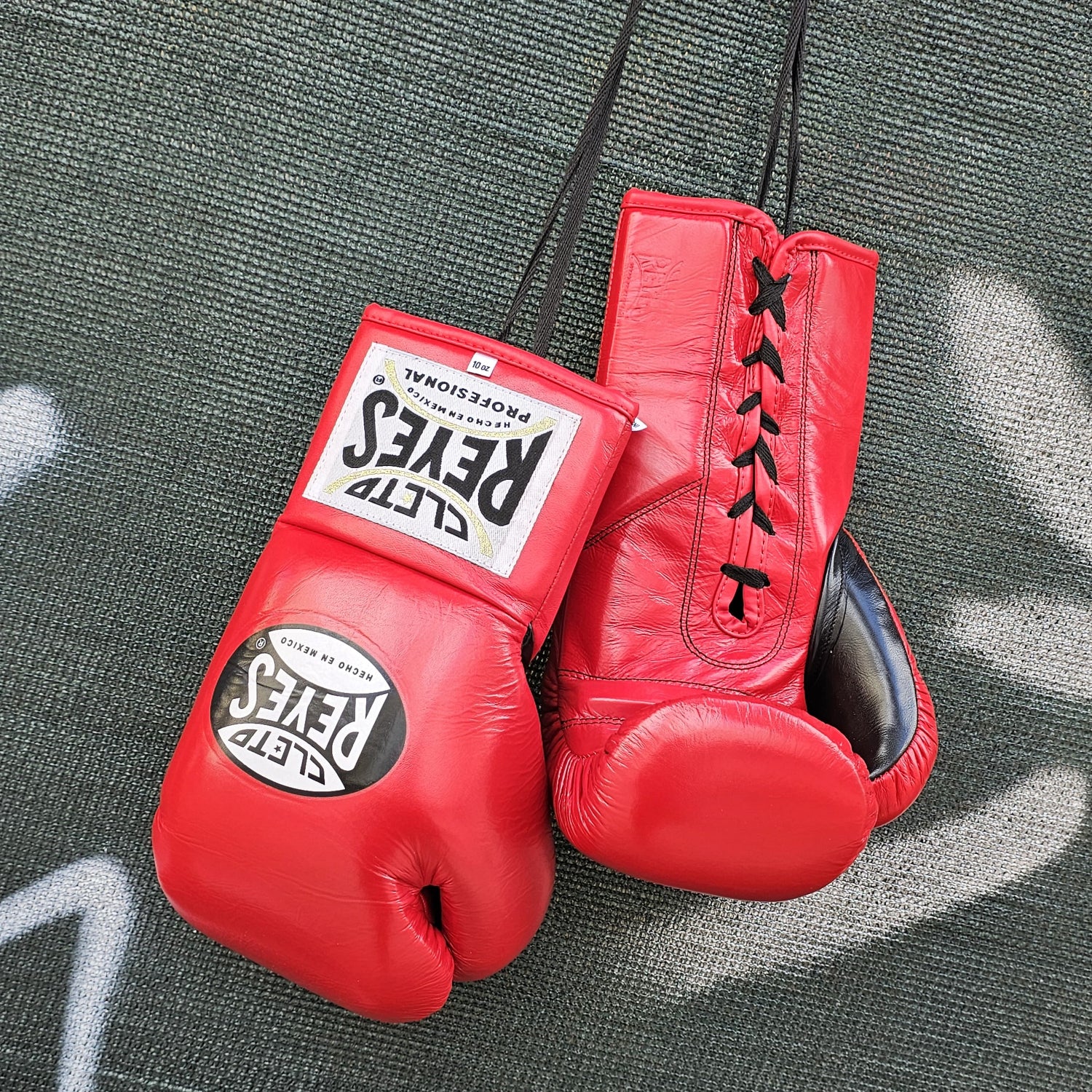 CLETO REYES FIGHT GLOVES TRADITIONAL LACE RED/BLACK - Image 3