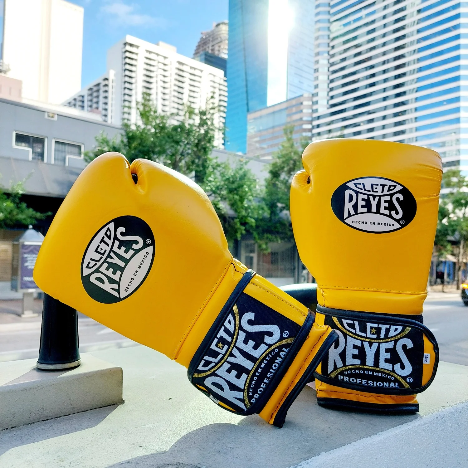CLETO REYES GLOVES HOOK AND LOOP BOXING YELLOW - Image 2