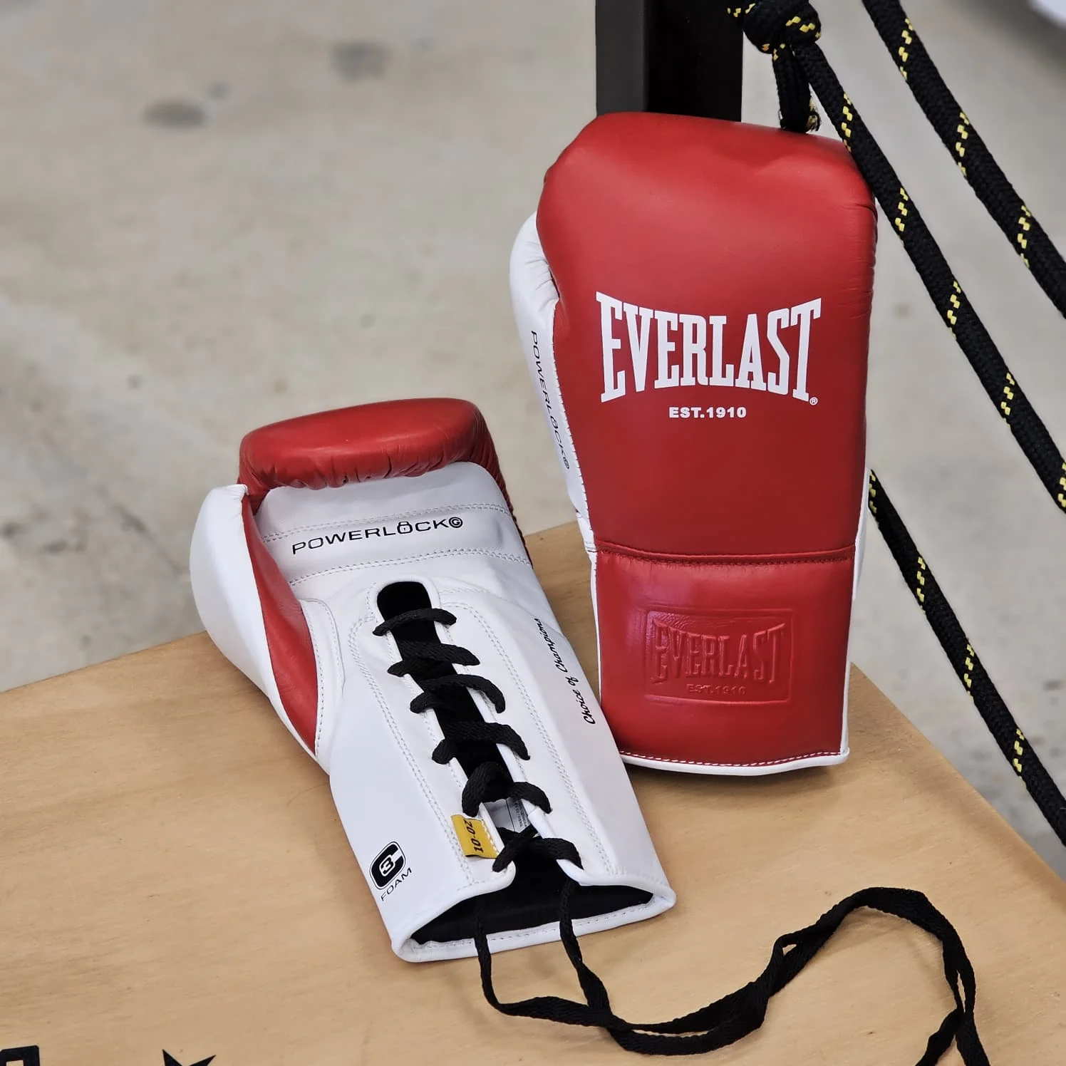 EVERLAST GLOVES LACE POWERLOCK OG PRO FIGHT LEATHER RED/WHITE - Image 2