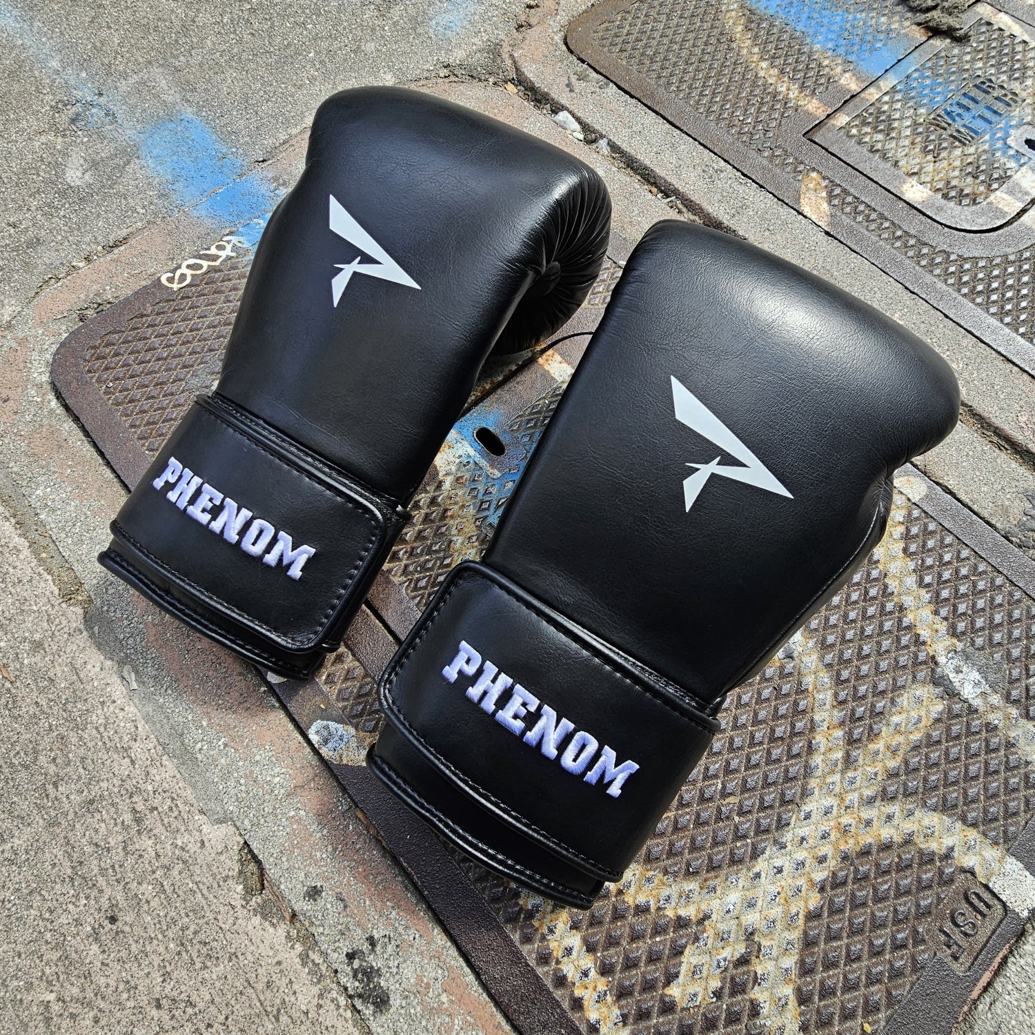 PHENOM BOXING GLOVES MICRO FIBER HOOK & LOOP MSG205S BLACK - Image 2