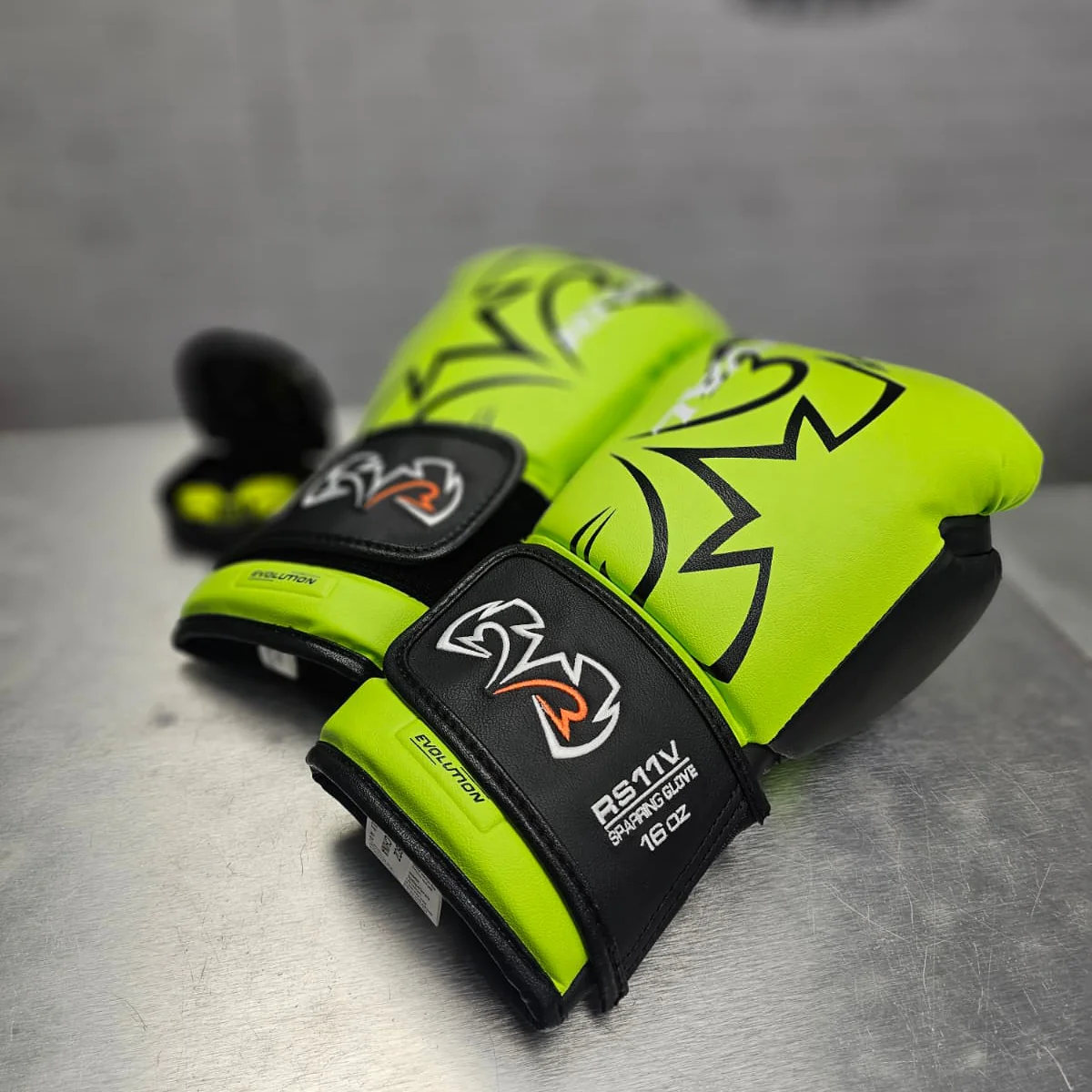 RIVAL GLOVES RS11V BOXING HOOK AND LOOP LIME - Image 2