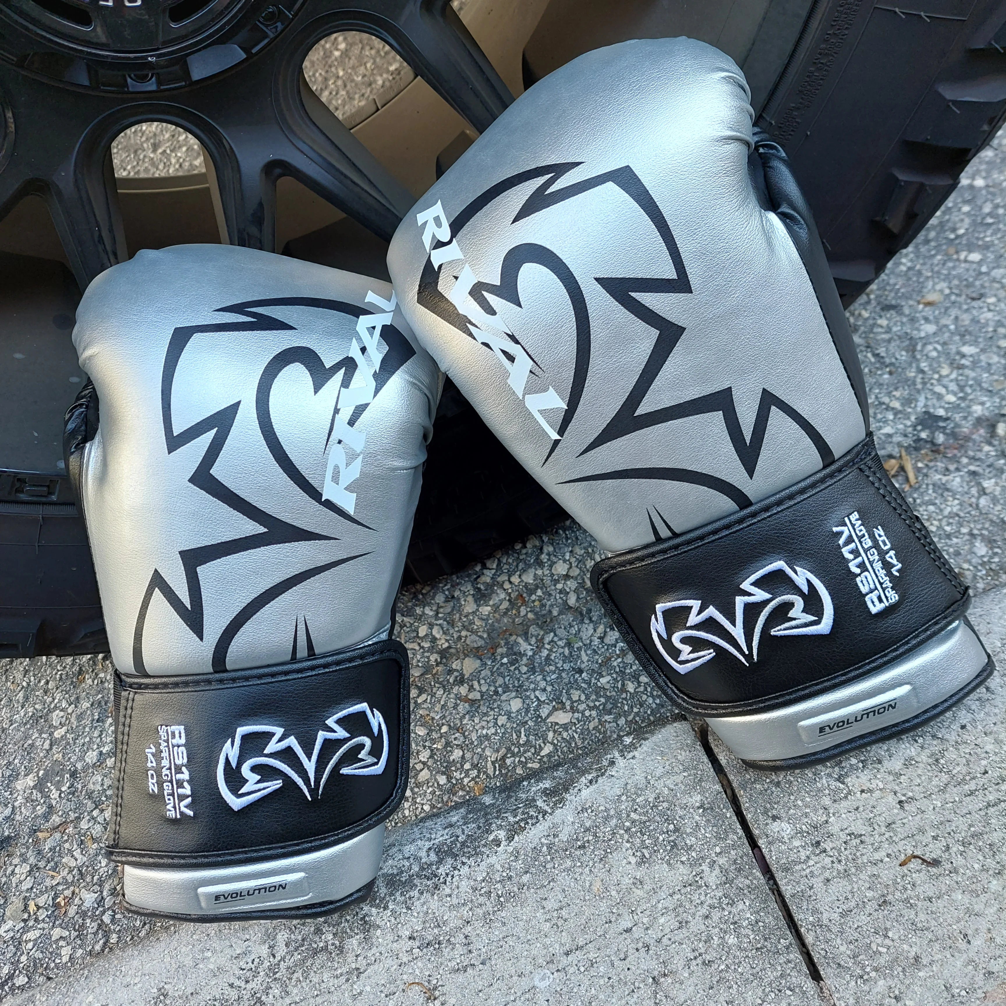 RIVAL GLOVES RS11V BOXING HOOK AND LOOP SILVER BLACK - Image 2