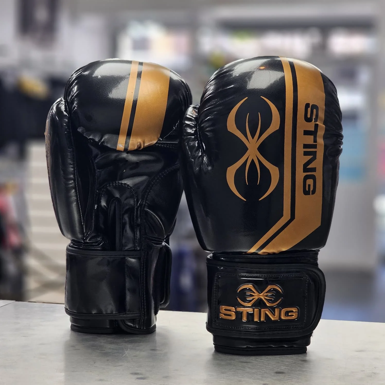 STING BOXING GLOVES ARMALITE  HOOK & LOOP  BLACK BRONZE - Image 2