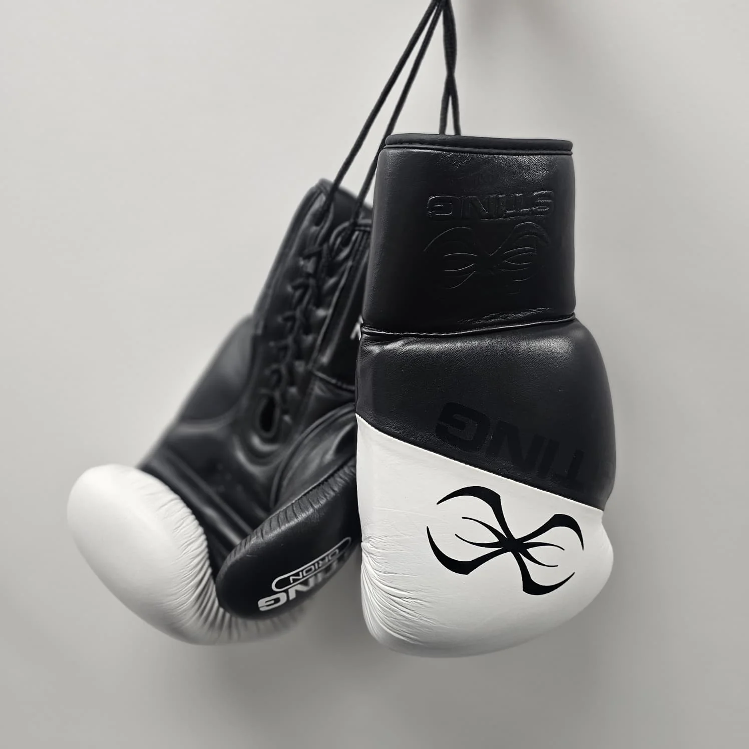 STING BOXING GLOVES ORION LACE UP BLACK WHITE - Image 2