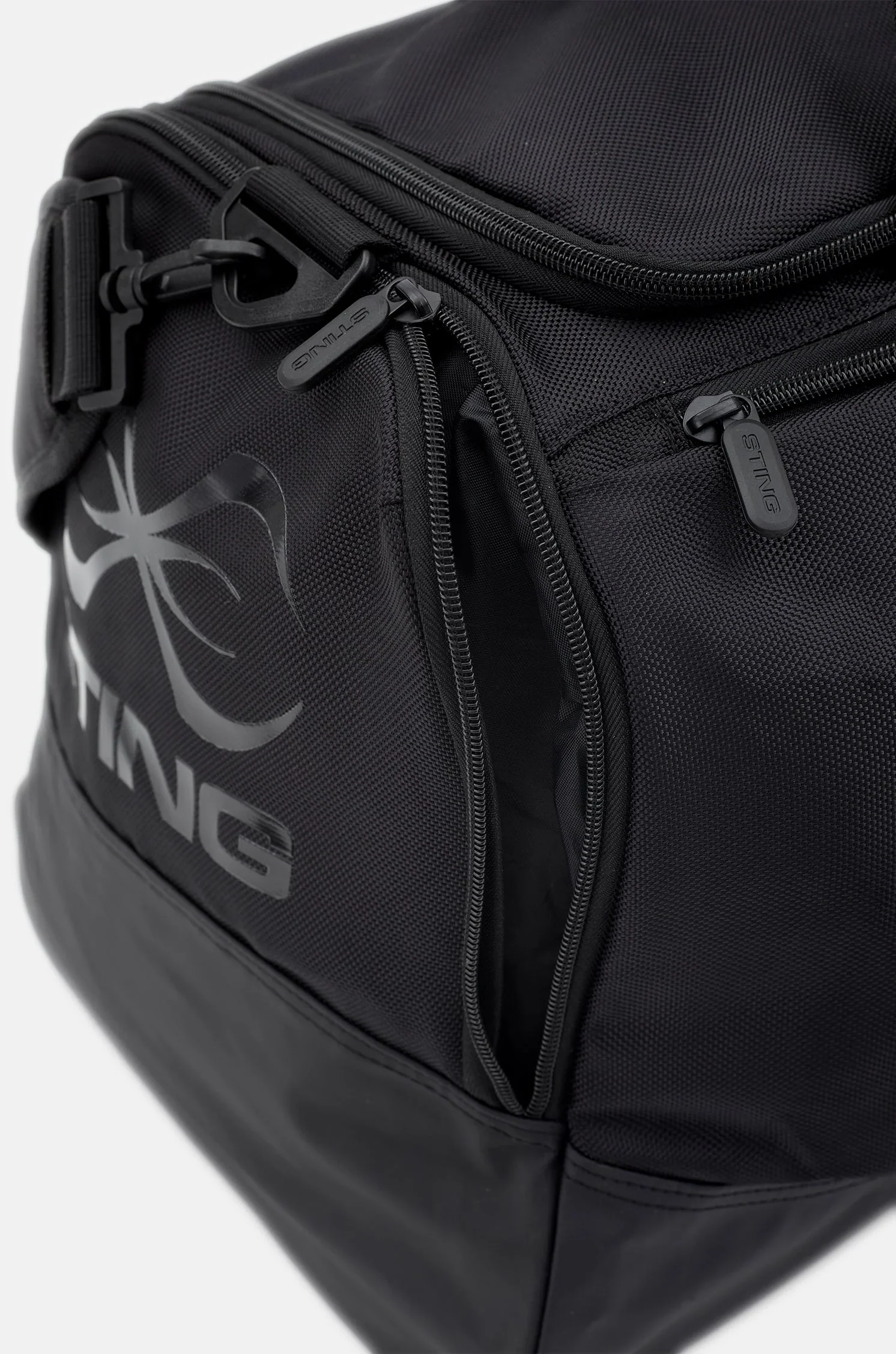 STING GYM BAG CRUISER HOLDALL BLACK - Image 4