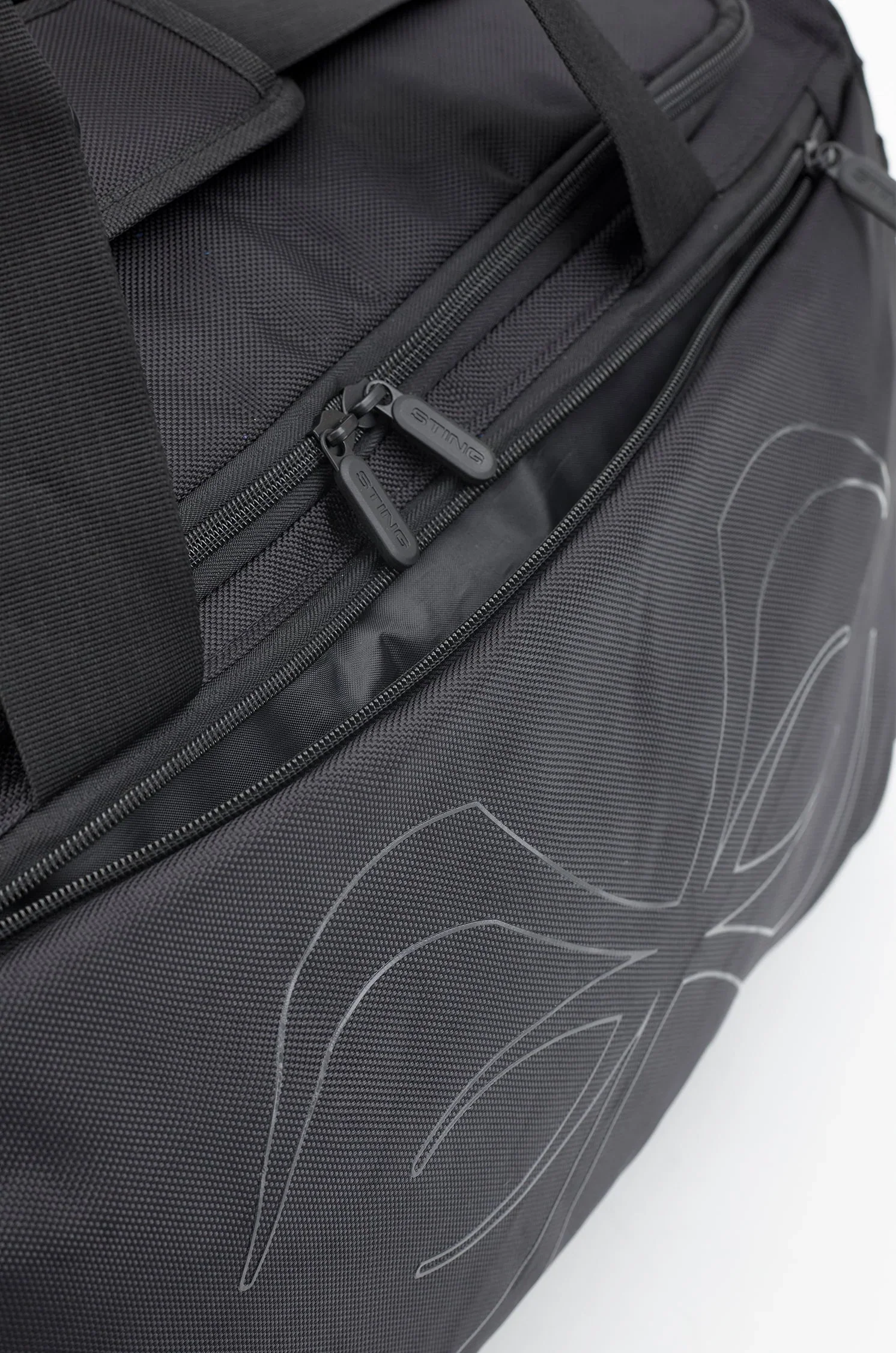 STING GYM BAG CRUISER HOLDALL BLACK - Image 5