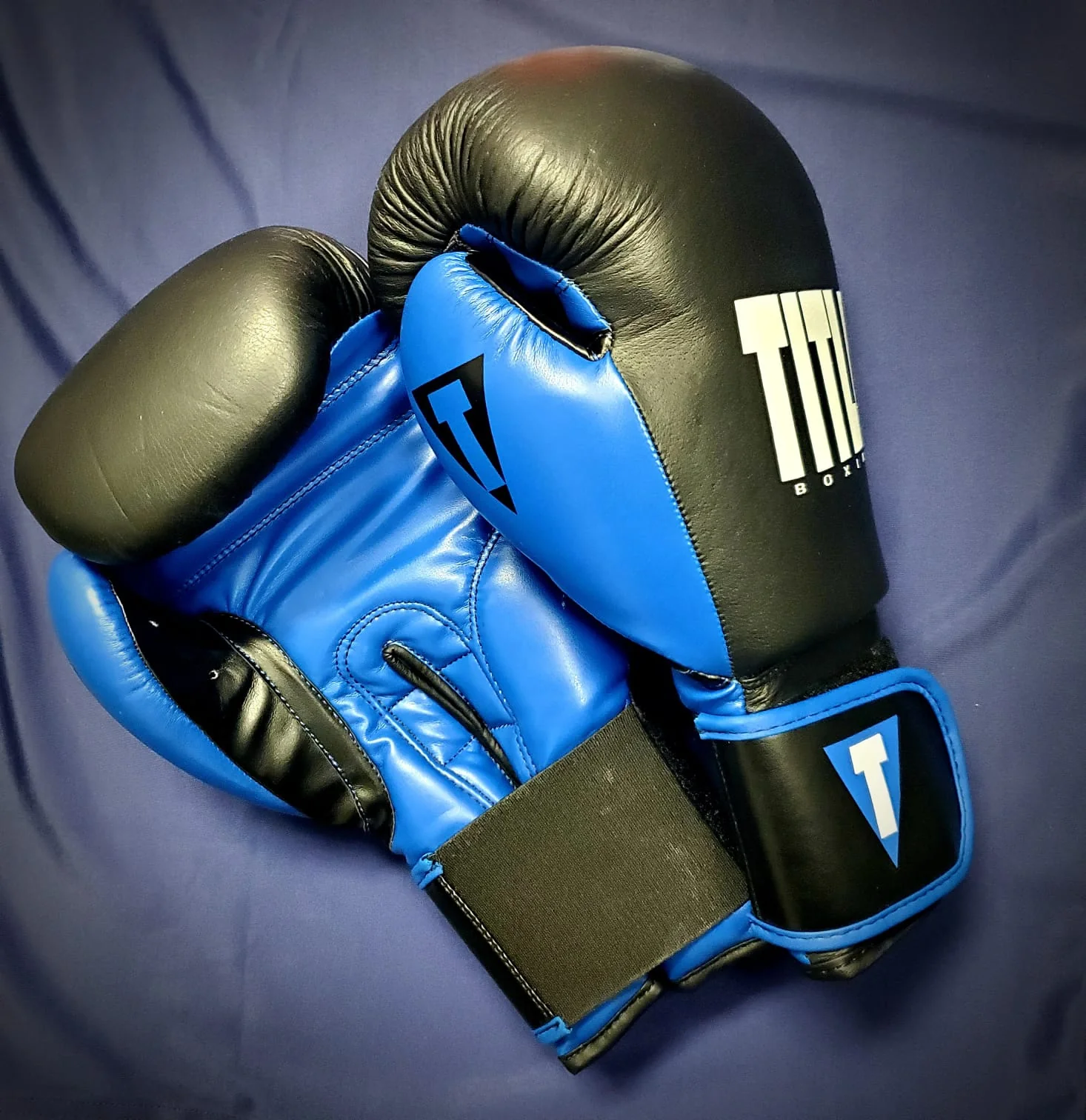 TITLE GLOVES DYNAMIC STRIKE HEAVY BLACK/BLUE - Image 2