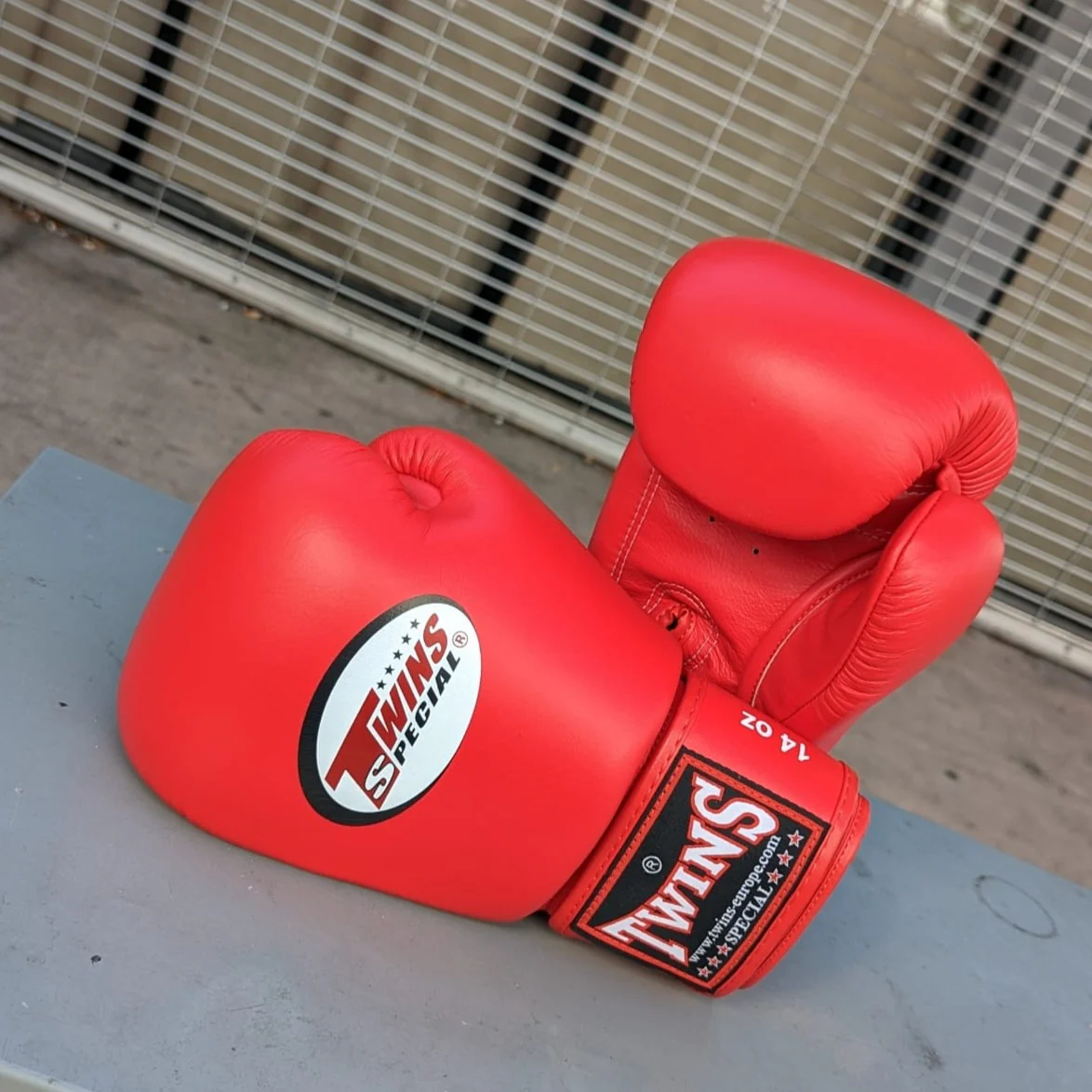 TWINS GLOVES LEATHER HOOK AND LOOP RED - Image 2
