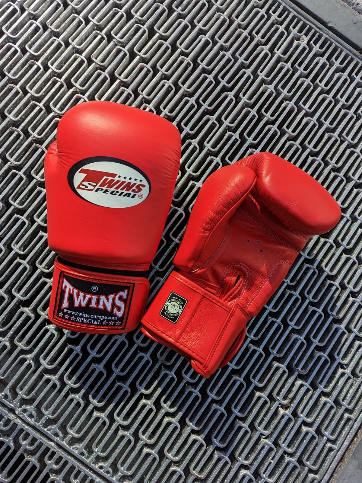 TWINS GLOVES LEATHER HOOK AND LOOP RED - Image 3