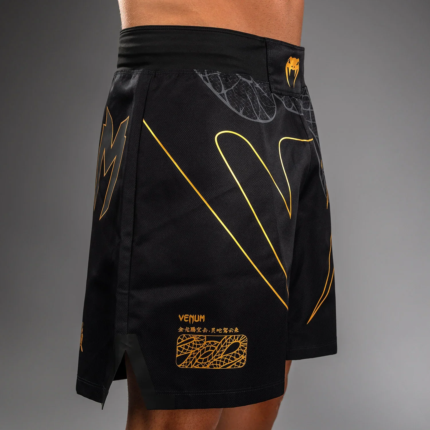 VENUM FIGHT SHORTS SERPENTI MMA BLACK/GOLD - Image 4