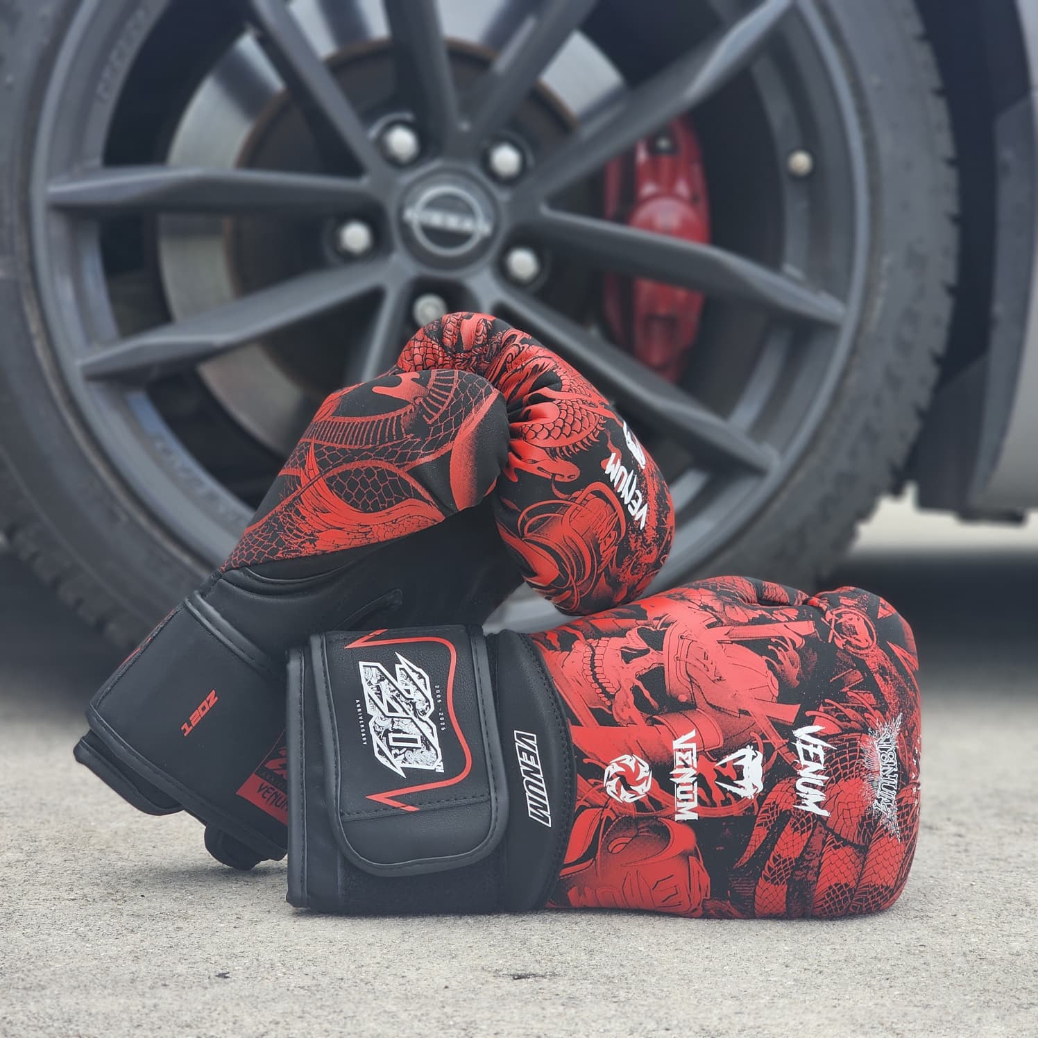 VENUM GLOVES 20th ANNIVERSARY BLACK / RED - Image 2