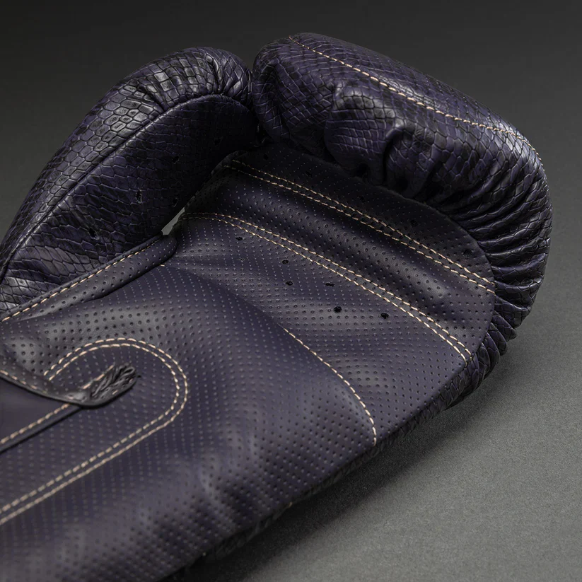 VENUM GLOVES IMPACT EVO SCALES BOXING DARK PURPLE - Image 3