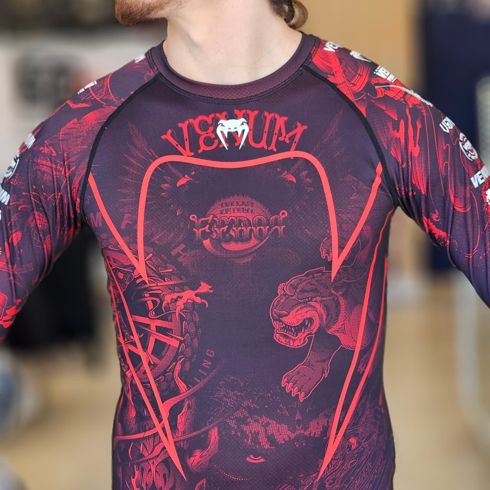 VENUM RASHGUARD L/S 20TH ANNIVERSARY BLACK/RED - Image 2