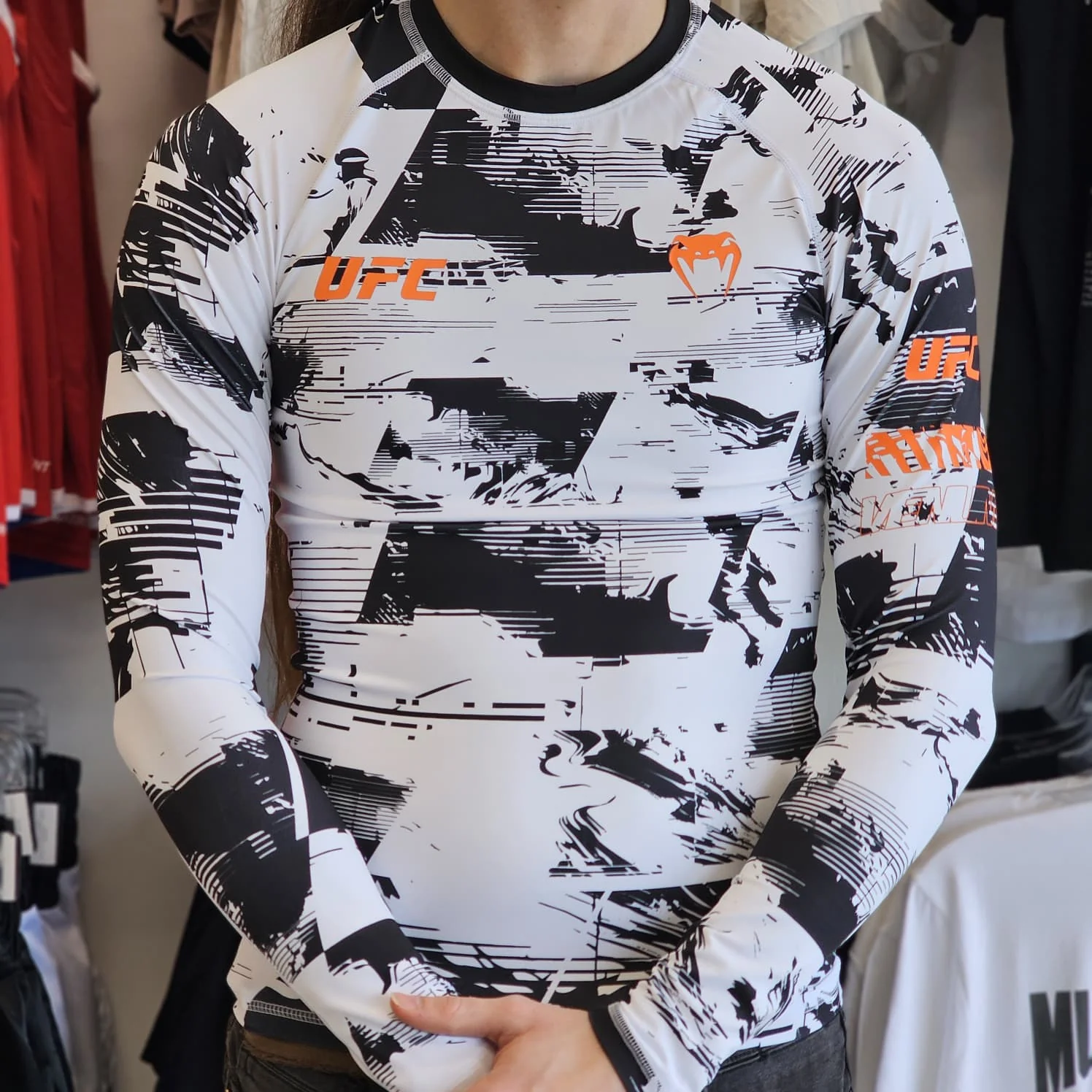 VENUM RASHGUARD L/S UFC ZENITH WHITE BLACK - Image 2