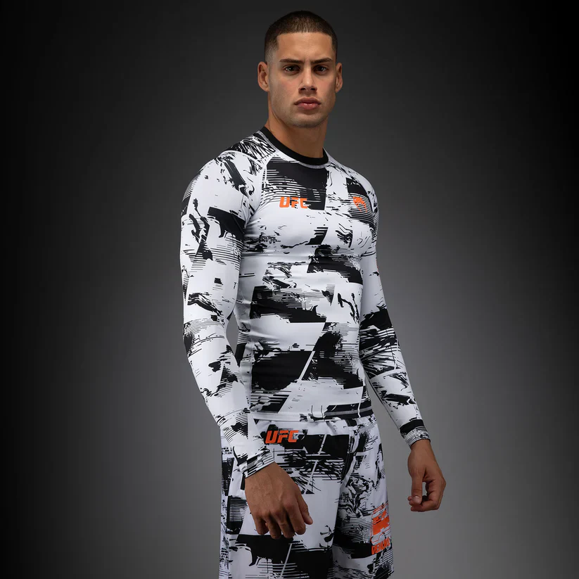 VENUM RASHGUARD L/S UFC ZENITH WHITE BLACK - Image 4