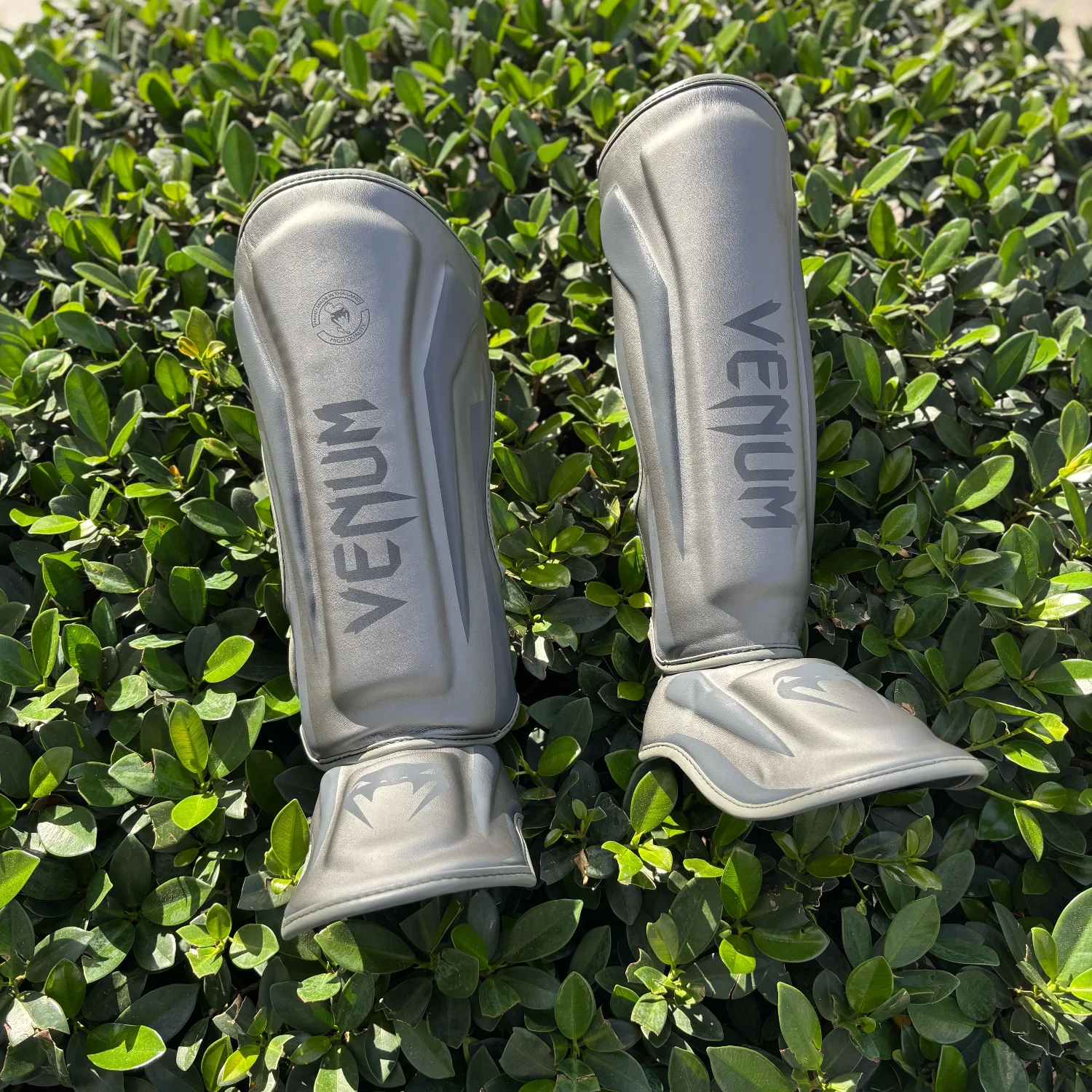 VENUM SHINGUARDS ELITE GREY/GREY - Image 2