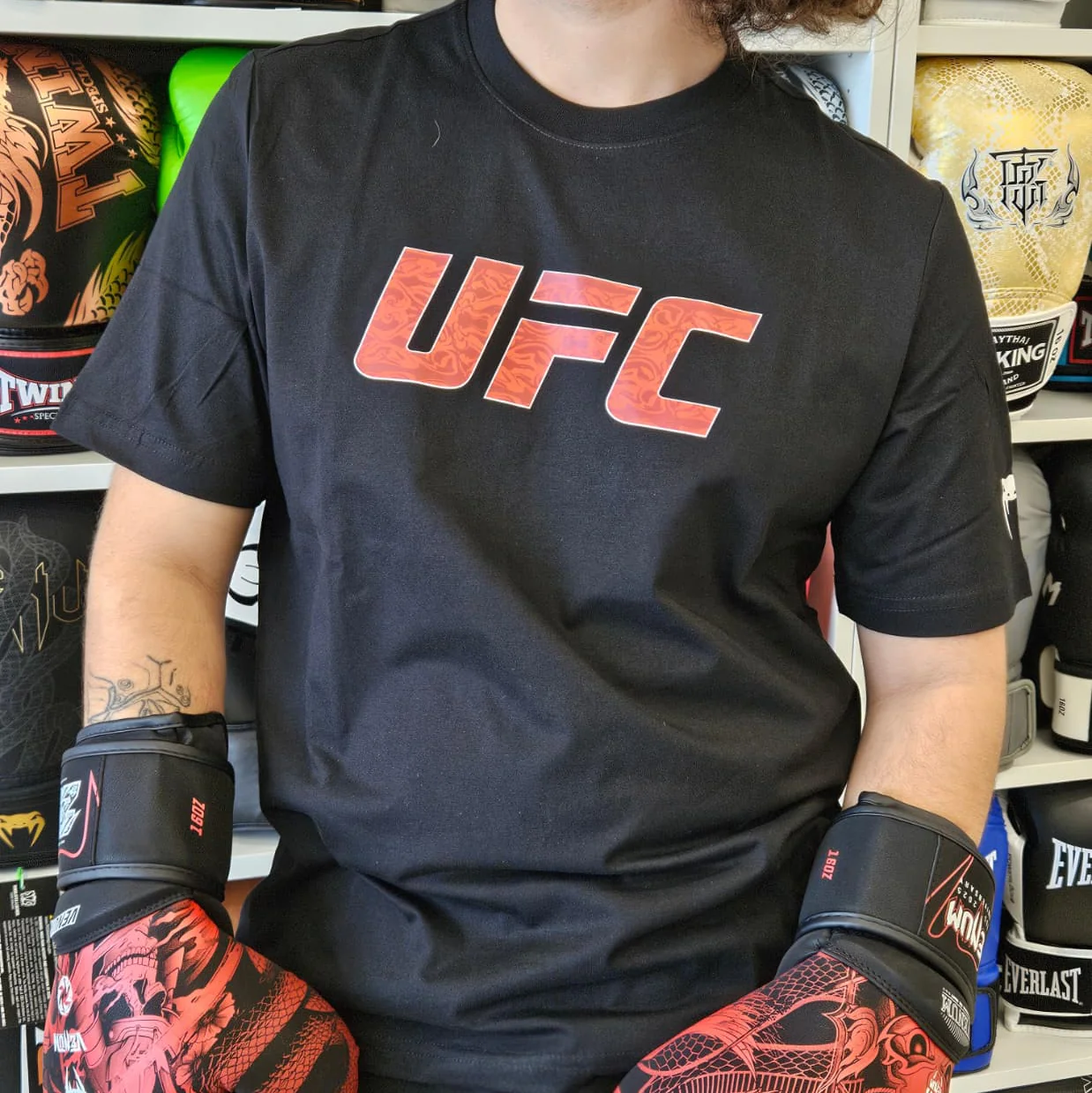 VENUM SHIRT UFC UNRIVALED BLACK/RED - Image 2