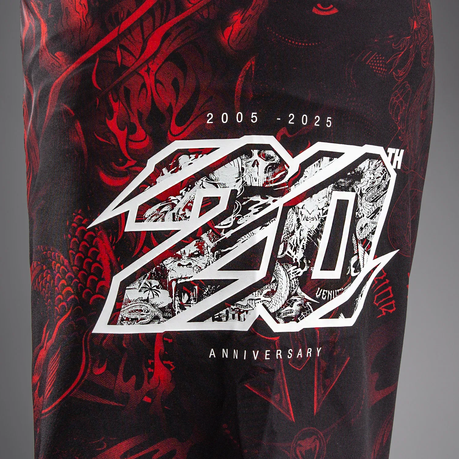 VENUM FIGHT SHORTS MMA 20TH ANNIVERSARY BLACK/RED - Image 4