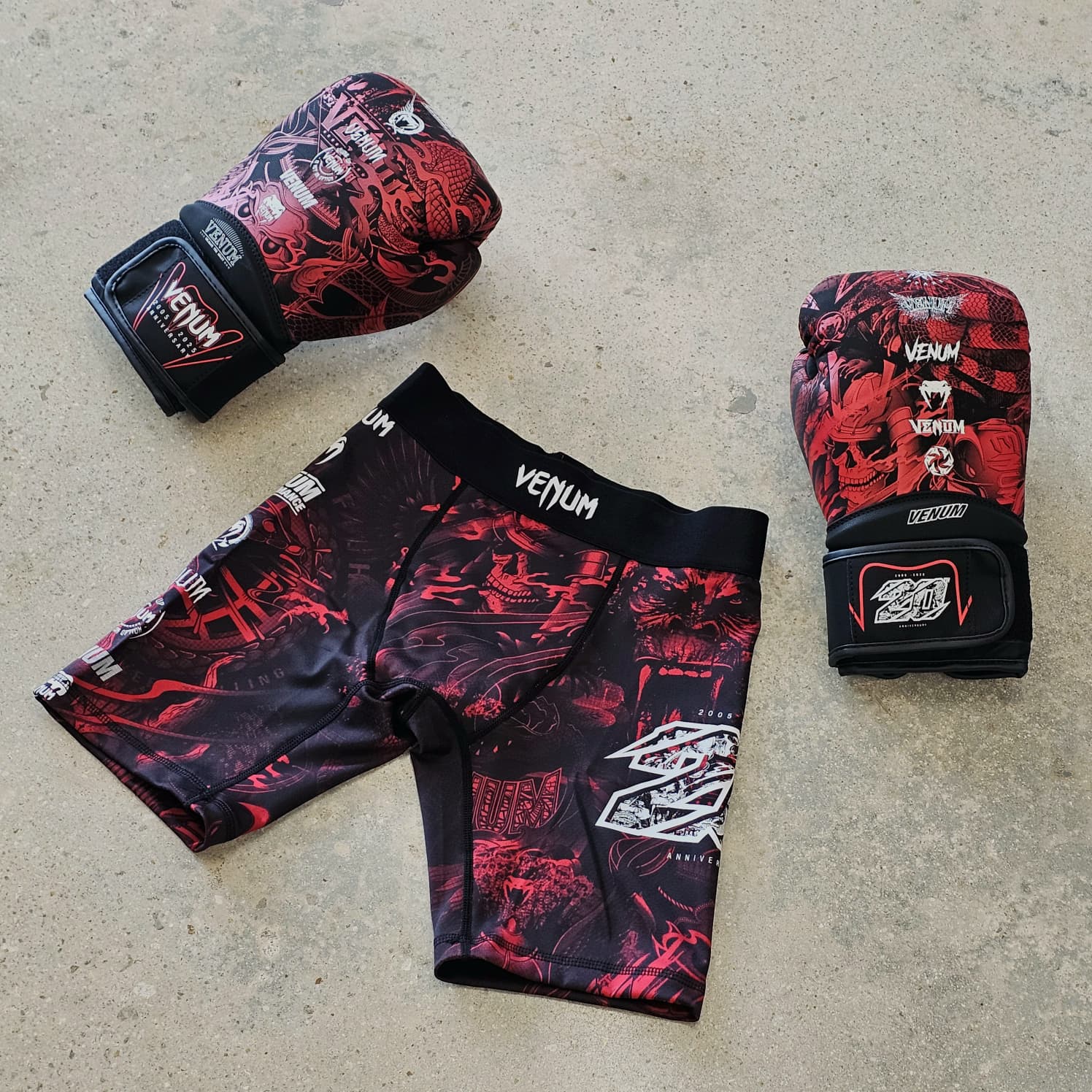 VENUM VALE TUDO 20TH ANNIVERSARY BLACK/RED - Image 2