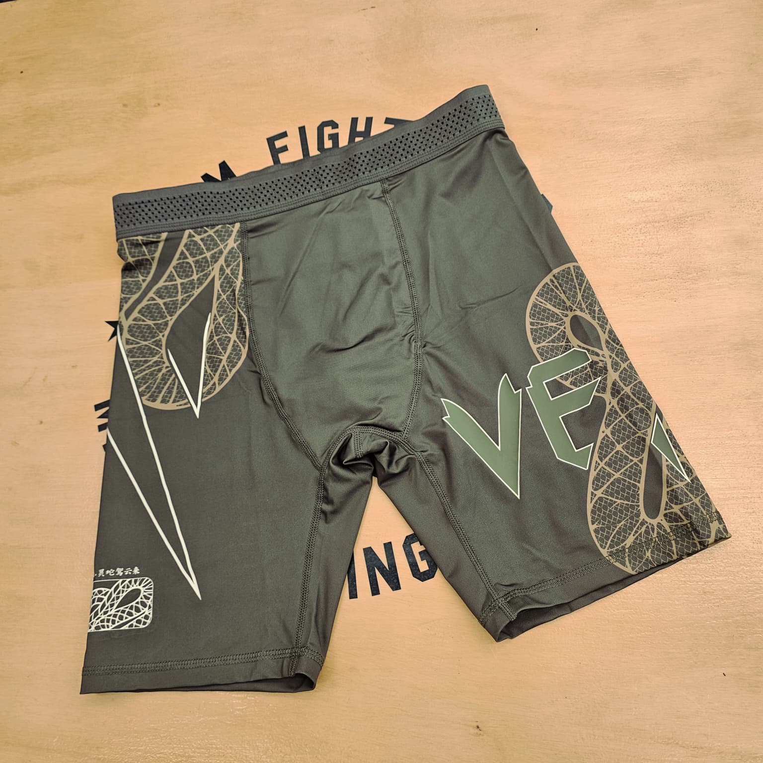 VENUM VALE TUDO SHORTS SERPENTI KHAKI/BRONZE - Image 2