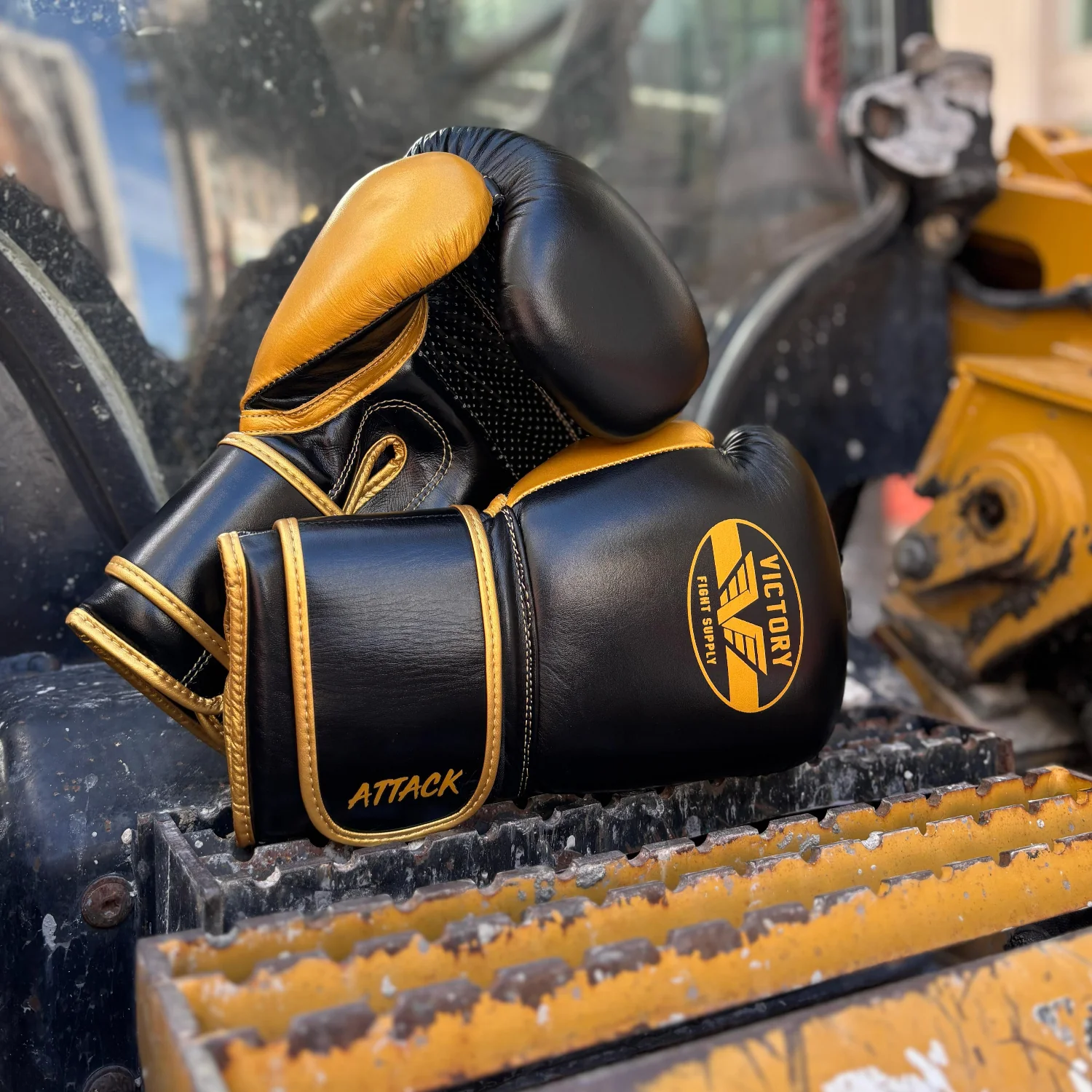 VICTORY GLOVES ATTACK LEATHER HOOK & LOOP BLACK/GOLD - Image 3