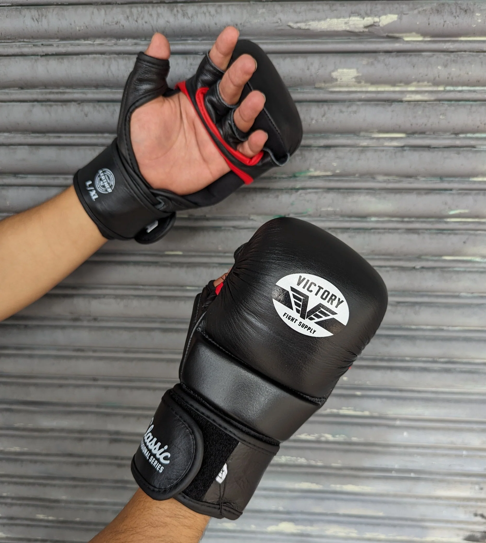 VICTORY MMA GLOVES SPARRING CLASSIC LEATHER BLACK/WHITE - Image 2