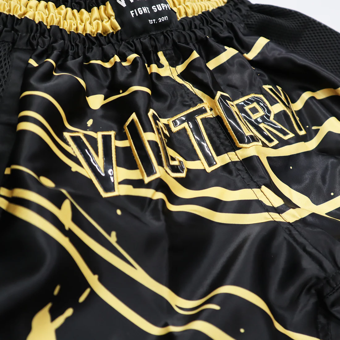 VICTORY MUAY THAI SHORTS SPLASH BLACK/GOLD - Image 4