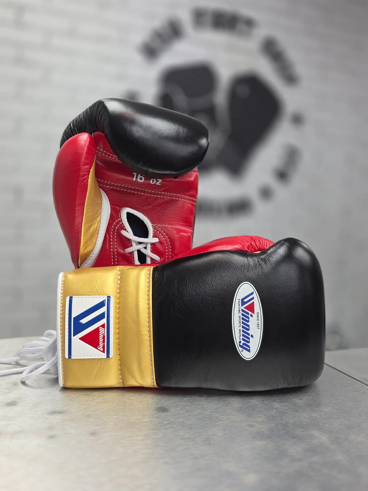 WINNING GLOVES CUSTOM LACE 16OZ BLACK/RED/GOLD - Image 2