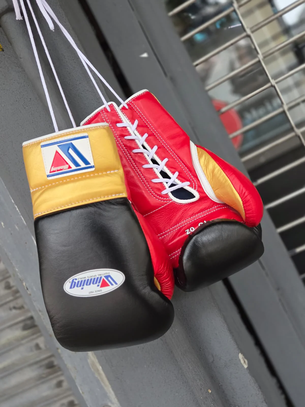 WINNING GLOVES CUSTOM LACE 16OZ BLACK/RED/GOLD - Image 3
